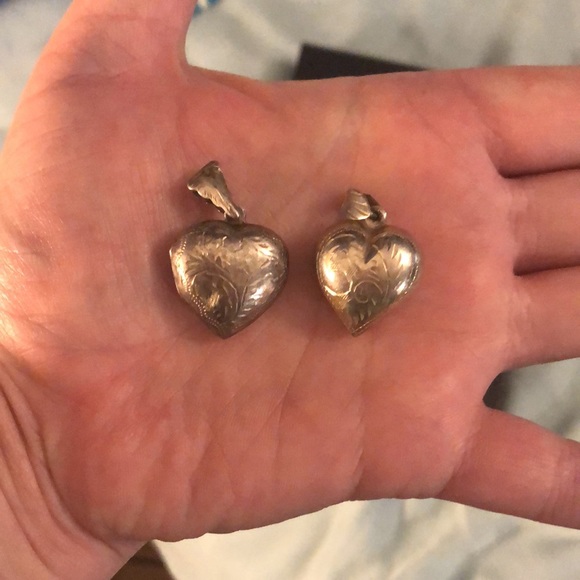 Solid silver 925 locket and hollow etched hearts - Picture 2 of 3